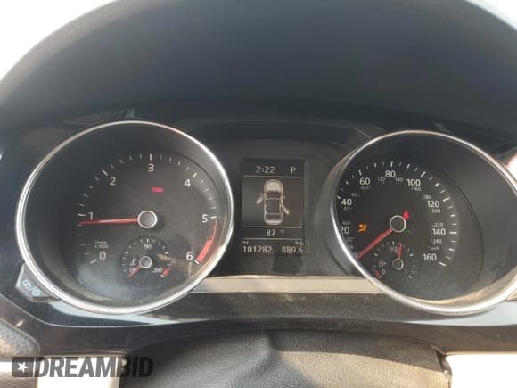 ✅ 2015 Volkswagen Jetta S • VIN: 3VWLA7AJ6FM414865 • Lot: 71738735. Wystawiony na Copart z przebiegiem 101 282 mil. Bezpłatny archiwum sprzedaży aukcyjnych z USA i szczegółowy raport historii pojazdu na DreamBid. Zdjęcie 9.