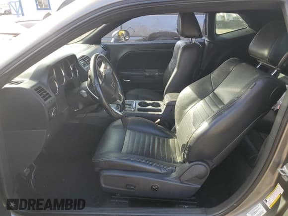 ✅ 2011 Dodge Challenger R/T Classic • VIN: 2B3CJ5DT7BH578575 • Lot: 44001745. Wystawiony na Copart z przebiegiem 142 751 mil. Bezpłatny archiwum sprzedaży aukcyjnych z USA i szczegółowy raport historii pojazdu na DreamBid. Zdjęcie 7.