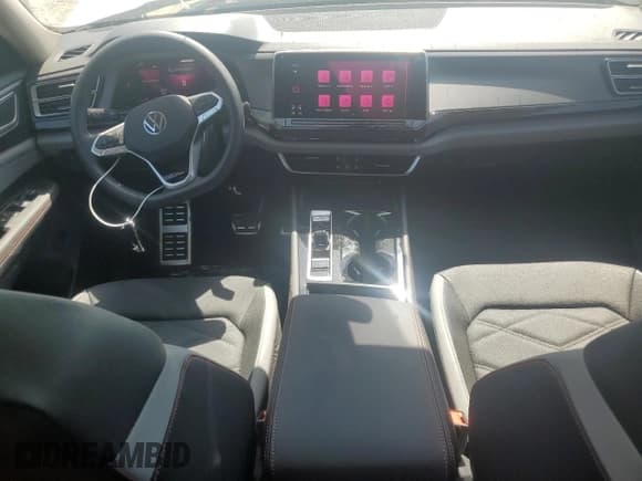 ✅ 2025 Volkswagen Atlas 2.0T Peak Edition • VIN: 1V2CR2CA4SC554659 • Lot: 61665045. Wystawiony na Copart z przebiegiem 1 888 mil. Bezpłatny archiwum sprzedaży aukcyjnych z USA i szczegółowy raport historii pojazdu na DreamBid. Zdjęcie 8.