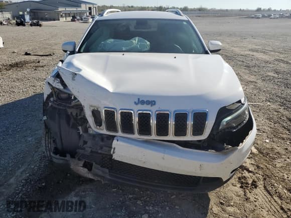 ✅ 2019 Jeep Cherokee Latitude • VIN: 1C4PJLCB4KD247513 • Lot: 86837175. Wystawiony na Copart z przebiegiem 84 082 mil. Bezpłatny archiwum sprzedaży aukcyjnych z USA i szczegółowy raport historii pojazdu na DreamBid. Zdjęcie 5.