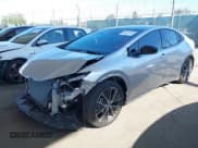 ✅ 2024 Toyota Prius LE • VIN: JTDACAAU0R3034244 • Lot: 42312682. Wystawiony na IAAI z przebiegiem 4 102 mil. Bezpłatny archiwum sprzedaży aukcyjnych z USA i szczegółowy raport historii pojazdu na DreamBid. Zdjęcie 18.