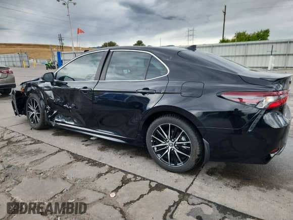 2022 Toyota Camry SE with VIN 4T1G11BK1NU068643, listed as a Copart auction lot 80522695 with 51,182 mi miles and Salvage title. Bid and sale history available at DreamBid. Image 2.