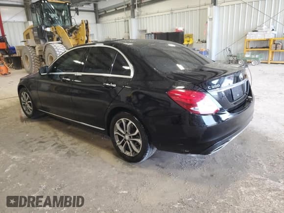 ✅ 2017 Mercedes-Benz C 300 • VIN: WDDWF4KB3HR228313 • Lot: 44184725. Wystawiony na Copart z przebiegiem 73 950 mil. Bezpłatny archiwum sprzedaży aukcyjnych z USA i szczegółowy raport historii pojazdu na DreamBid. Zdjęcie 2.