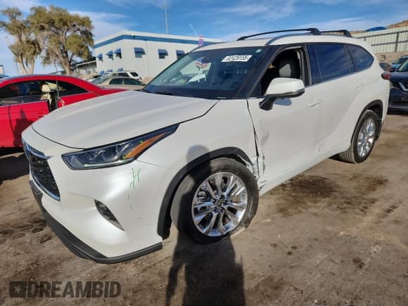 ✅ 2023 Toyota Highlander Hybrid Limited • VIN: 5TDXBRCHXPS583571 • Лот: 92426155. Опубликован ранее на Copart с пробегом 18 226 миль. Бесплатный доступ к архиву аукционных продаж из США и подробный отчёт об истории автомобиля на DreamBid. Изображение 1.