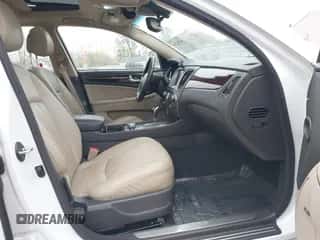 2013 Hyundai Equus Signature z VIN KMHGH4JH6DU063889, wystawiony jako IAAI lot #40782294 z przebiegiem 81 631 mil mil oraz . Historia ofert i sprzedaży dostępna na DreamBid. Obrazek 5.