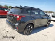 ✅ 2025 Kia Seltos S • VIN: KNDEU2AA8S7815702 • Лот: 93148005. Опубликован ранее на Copart с пробегом 3 001 миль. Бесплатный доступ к архиву аукционных продаж из США и подробный отчёт об истории автомобиля на DreamBid. Изображение 3.