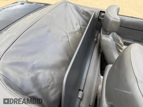 ✅ 1988 Mazda RX-7 • VIN: JM1FC3515J0107020 • Lot: 80701614. Wystawiony na Copart z przebiegiem 110 579 mil. Bezpłatny archiwum sprzedaży aukcyjnych z USA i szczegółowy raport historii pojazdu na DreamBid. Zdjęcie 6.