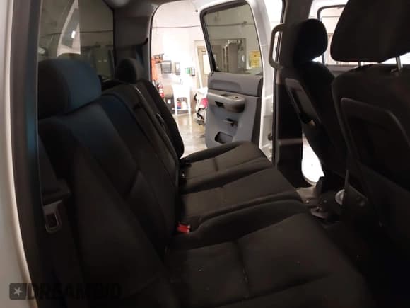 ✅ 2014 Chevrolet Silverado 2500HD LT • VIN: 1GC1KXCG5EF102897 • Lot: 41500574. Wystawiony na IAAI z przebiegiem 185 117 mil. Bezpłatny archiwum sprzedaży aukcyjnych z USA i szczegółowy raport historii pojazdu na DreamBid. Zdjęcie 8.