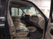 ✅ 1999 GMC Suburban • VIN: 3GKFK16R3XG529761 • Лот: 42272646. Опубликован ранее на IAAI с пробегом 269 114 миль. Бесплатный доступ к архиву аукционных продаж из США и подробный отчёт об истории автомобиля на DreamBid. Изображение 5.