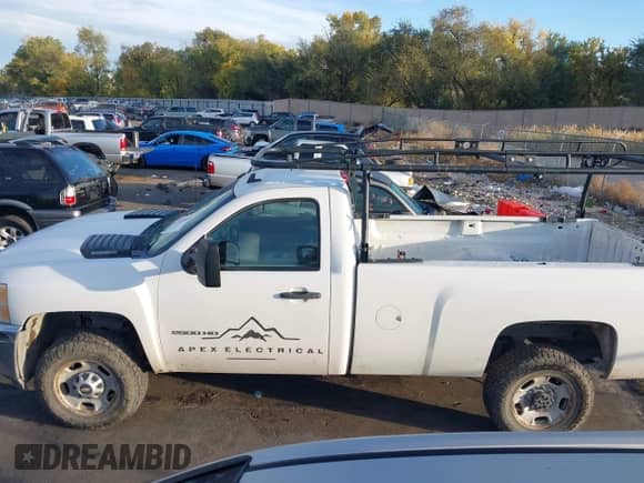 2011 Chevrolet Silverado 2500HD Work Truck z VIN 1GC0KVCG8BZ403514, wystawiony jako IAAI lot #43476303 z przebiegiem 224 583 mil mil oraz . Historia ofert i sprzedaży dostępna na DreamBid. Obrazek 15.