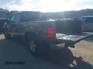 2007 Chevrolet Silverado 1500 1LT z VIN 2GCEK19J571650524, wystawiony jako IAAI lot #43556007 z przebiegiem 271 024 mil mil oraz . Historia ofert i sprzedaży dostępna na DreamBid. Obrazek 3.