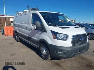 ✅ 2024 Ford Transit Cargo • VIN: 1FTBR2Y88RKB83346 • Lot: 43566325. Wystawiony na IAAI z przebiegiem 1 554 mil. Bezpłatny archiwum sprzedaży aukcyjnych z USA i szczegółowy raport historii pojazdu na DreamBid. Zdjęcie 1.