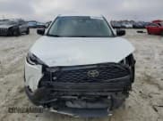 ✅ 2023 Toyota Corolla Cross L • VIN: 7MUAAAAG4PV049346 • Lot: 91697815. Wystawiony na Copart z przebiegiem 76 345 mil. Bezpłatny archiwum sprzedaży aukcyjnych z USA i szczegółowy raport historii pojazdu na DreamBid. Zdjęcie 5.