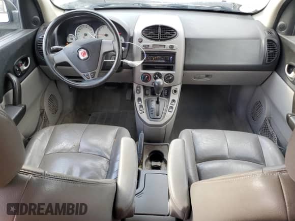 2004 Saturn VUE V6 z VIN 5GZCZ534X4S850211, wystawiony jako Copart lot #81284524 z przebiegiem 188 671 mil mil oraz Czysty tytuł • Clean title. Historia ofert i sprzedaży dostępna na DreamBid. Obrazek 8.