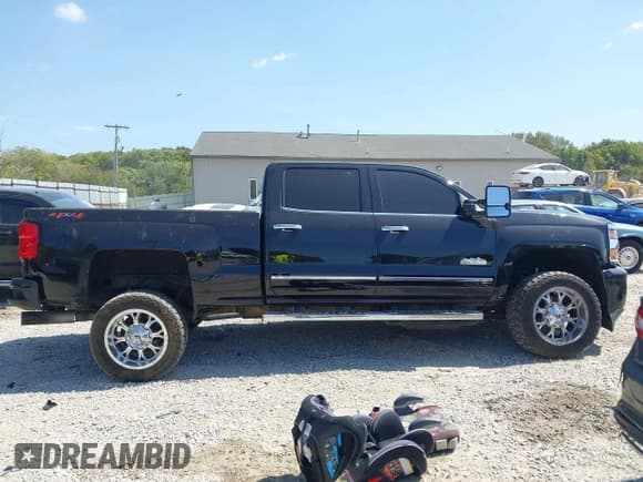 ✅ 2018 Chevrolet Silverado 2500HD High Country • VIN: 1GC1KXEY2JF276409 • Lot: 43179213. Listed on IAAI with 122,005 mi. Free auction sales archive from the USA and detailed vehicle history report at DreamBid. Image 14.