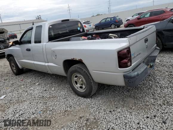 2007 Dodge Dakota ST z VIN 1D7HE22K97S107745, wystawiony jako Copart lot #86276645 z przebiegiem 237 231 mil mil oraz Szkoda całkowita • Salvage title. Historia ofert i sprzedaży dostępna na DreamBid. Obrazek 2.
