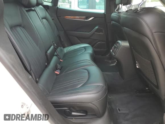 ✅ 2018 Maserati Levante GranLusso • VIN: ZN661XUL6JX285671 • Lot: 60837355. Listed on Copart with Not provided. Free auction sales archive from the USA and detailed vehicle history report at DreamBid. Image 11.