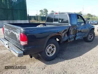 ✅ 1999 Dodge Dakota SLT • VIN: 1B7GG22X8XS115282 • Lot: 42136576. Wystawiony na IAAI z przebiegiem 220 465 mil. Bezpłatny archiwum sprzedaży aukcyjnych z USA i szczegółowy raport historii pojazdu na DreamBid. Zdjęcie 4.