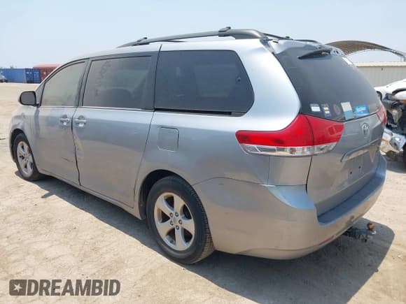 ✅ 2014 Toyota Sienna LE AAS • VIN: 5TDKK3DC6ES442682 • Lot: 42271110. Listed on IAAI with 158,785 mi. Free auction sales archive from the USA and detailed vehicle history report at DreamBid. Image 3.