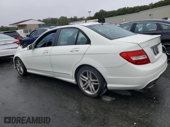 ✅ 2012 Mercedes-Benz C 300 Sport • VIN: WDDGF8BB3CR214402 • Lot: 81280725. Wystawiony na Copart z przebiegiem 129 470 mil. Bezpłatny archiwum sprzedaży aukcyjnych z USA i szczegółowy raport historii pojazdu na DreamBid. Zdjęcie 2.