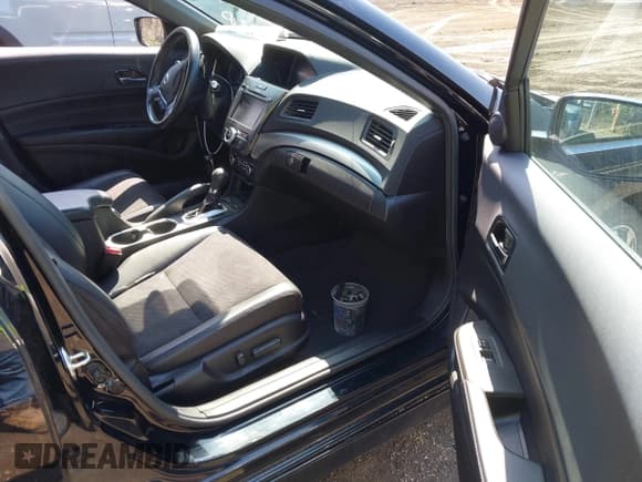 ✅ 2018 Acura ILX Premium • VIN: 19UDE2F86JA001727 • Lot: 41918028. Listed on IAAI with 46,325 mi. Free auction sales archive from the USA and detailed vehicle history report at DreamBid. Image 5.