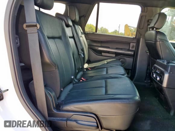 ✅ 2018 Ford Expedition XLT • VIN: 1FMJU1HT9JEA66737 • Lot: 84254775. Wystawiony na Copart z przebiegiem 86 163 mil. Bezpłatny archiwum sprzedaży aukcyjnych z USA i szczegółowy raport historii pojazdu na DreamBid. Zdjęcie 11.