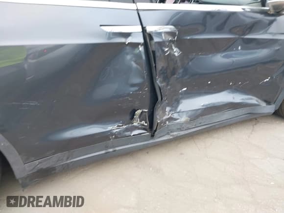 ✅ 2016 Tesla Model X 70D • VIN: 5YJXCBE28GF019371 • Lot: 42444782. Listed on IAAI with 69,612 mi. Free auction sales archive from the USA and detailed vehicle history report at DreamBid. Image 6.