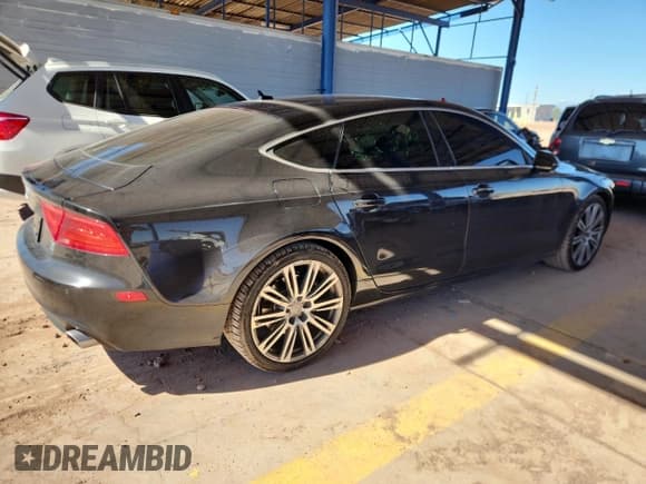 ✅ 2015 Audi A7 Premium Plus • VIN: WAUWMAFC9FN004224 • Lot: 85164205. Wystawiony na Copart z przebiegiem 67 326 mil. Bezpłatny archiwum sprzedaży aukcyjnych z USA i szczegółowy raport historii pojazdu na DreamBid. Zdjęcie 3.
