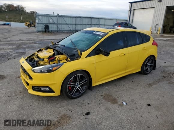 ✅ 2017 Ford Focus ST • VIN: 1FADP3L98HL249896 • Lot: 90083795. Listed on Copart with 64,289 mi. Free auction sales archive from the USA and detailed vehicle history report at DreamBid. Image 1.