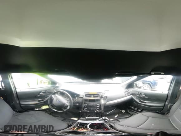 ✅ 2018 Ford Police Interceptor Utility • VIN: 1FM5K8AR2JGA32724 • Lot: 43370370. Wystawiony na IAAI z przebiegiem 132 869 mil. Bezpłatny archiwum sprzedaży aukcyjnych z USA i szczegółowy raport historii pojazdu na DreamBid. Zdjęcie 18.