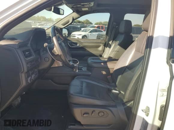 ✅ 2021 Chevrolet Suburban RST • VIN: 1GNSCEKDXMR209607 • Lot: 74086874. Wystawiony na Copart z przebiegiem 77 355 mil. Bezpłatny archiwum sprzedaży aukcyjnych z USA i szczegółowy raport historii pojazdu na DreamBid. Zdjęcie 7.