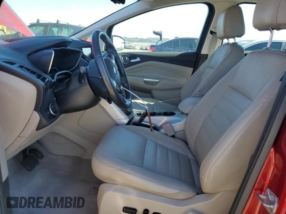 ✅ 2016 Ford C-Max SEL • VIN: 1FADP5CU5GL120691 • Lot: 82500465. Wystawiony na Copart z przebiegiem 83 524 mil. Bezpłatny archiwum sprzedaży aukcyjnych z USA i szczegółowy raport historii pojazdu na DreamBid. Zdjęcie 7.