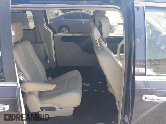 ✅ 2014 Chrysler Town & Country Touring L • VIN: 2C4RC1CG0ER200189 • Лот: 43380572. Опубликован ранее на IAAI с пробегом 189 374 миль. Бесплатный доступ к архиву аукционных продаж из США и подробный отчёт об истории автомобиля на DreamBid. Изображение 8.