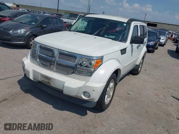 2008 Dodge Nitro SLT z VIN 1D8GT58K38W130289, wystawiony jako IAAI lot #43243543 z przebiegiem 212 660 mil mil oraz . Historia ofert i sprzedaży dostępna na DreamBid. Obrazek 2.