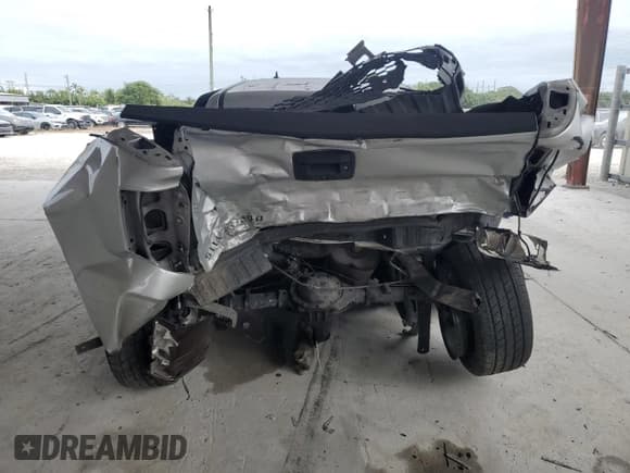 ✅ 2017 Chevrolet Silverado 1500 Custom • VIN: 1GCRCPEH3HZ267419 • Lot: 83856444. Wystawiony na Copart z przebiegiem 78 952 mil. Bezpłatny archiwum sprzedaży aukcyjnych z USA i szczegółowy raport historii pojazdu na DreamBid. Zdjęcie 6.