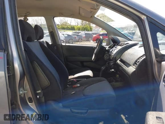 ✅ 2008 Honda Fit • VIN: JHMGD38418S058662 • Lot: 41992796. Listed on IAAI with 140,933 mi. Free auction sales archive from the USA and detailed vehicle history report at DreamBid. Image 5.