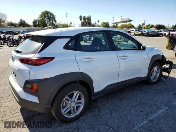 2020 Hyundai Kona SE с VIN KM8K12AA3LU556286, выставлен на аукционе Copart как лот 38999873 с пробегом 21 700 миль миль и . История ставок и продаж доступна на DreamBid. Изображение 3.
