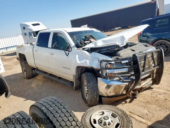 ✅ 2018 Chevrolet Silverado 2500HD LT • VIN: 1GC1KVEG1JF192271 • Lot: 82311435. Wystawiony na Copart z przebiegiem Nie podano. Bezpłatny archiwum sprzedaży aukcyjnych z USA i szczegółowy raport historii pojazdu na DreamBid. Zdjęcie 4.