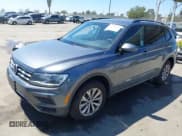 ✅ 2020 Volkswagen Tiguan S • VIN: 3VV1B7AXXLM033223 • Lot: 42906678. Wystawiony na IAAI z przebiegiem 36 927 mil. Bezpłatny archiwum sprzedaży aukcyjnych z USA i szczegółowy raport historii pojazdu na DreamBid. Zdjęcie 2.