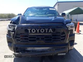 ✅ 2024 Toyota Sequoia SR5 • VIN: 7SVAAABA9RX030749 • Лот: 63784054. Опубликован ранее на Copart с пробегом 1 504 миль. Бесплатный доступ к архиву аукционных продаж из США и подробный отчёт об истории автомобиля на DreamBid. Изображение 5.