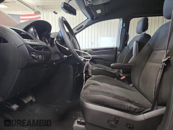✅ 2018 Dodge Grand Caravan SE • VIN: 2C4RDGBG3JR151761 • Lot: 92356095. Listed on Copart with 69,351 mi. Free auction sales archive from the USA and detailed vehicle history report at DreamBid. Image 7.