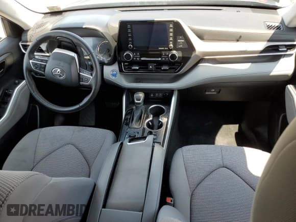 ✅ 2022 Toyota Highlander Hybrid LE • VIN: 5TDBBRCH2NS102476 • Lot: 65681505. Listed on Copart with 36,577 mi. Free auction sales archive from the USA and detailed vehicle history report at DreamBid. Image 8.