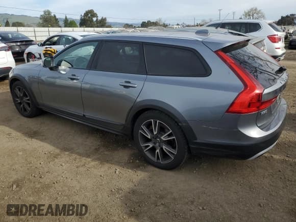 ✅ 2017 Volvo V90 • VIN: YV4A22NL7H1000559 • Лот: 47270605. Опубликован ранее на Copart с пробегом 95 034 миль. Бесплатный доступ к архиву аукционных продаж из США и подробный отчёт об истории автомобиля на DreamBid. Изображение 2.