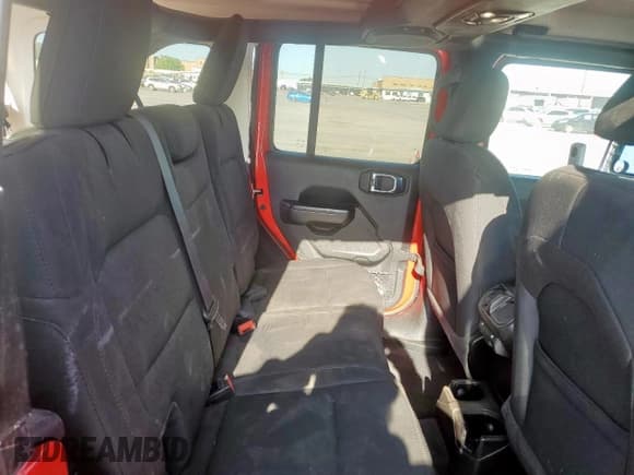 ✅ 2020 Jeep Wrangler Unlimited Black and Tan • VIN: 1C4HJXDG1LW189503 • Лот: 52196645. Опубликован ранее на Copart с пробегом 135 305 миль. Бесплатный доступ к архиву аукционных продаж из США и подробный отчёт об истории автомобиля на DreamBid. Изображение 10.