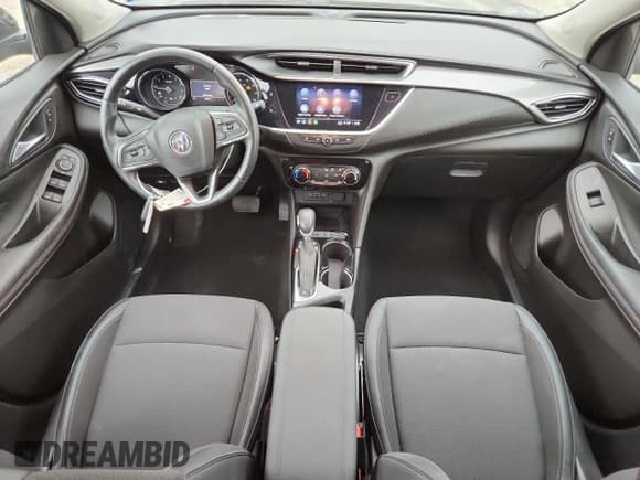 ✅ 2020 Buick Encore GX Preferred • VIN: KL4MMBS25LB098896 • Lot: 91173055. Wystawiony na Copart z przebiegiem 28 743 mil. Bezpłatny archiwum sprzedaży aukcyjnych z USA i szczegółowy raport historii pojazdu na DreamBid. Zdjęcie 8.