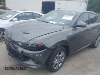 2024 Dodge Hornet R/T z VIN ZACPDFCW4R3A31661, wystawiony jako IAAI lot #42907587 z przebiegiem 33 101 mil mil oraz . Historia ofert i sprzedaży dostępna na DreamBid. Obrazek 2.