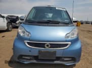 ✅ 2015 Smart fortwo Passion • VIN: WMEEK3BA4FK798010 • Lot: 65277365. Wystawiony na Copart z przebiegiem 135 963 mil. Bezpłatny archiwum sprzedaży aukcyjnych z USA i szczegółowy raport historii pojazdu na DreamBid. Zdjęcie 5.