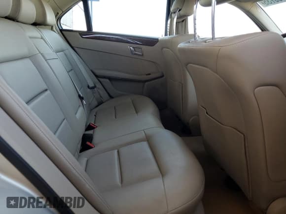 ✅ 2010 Mercedes-Benz E 350 Sport • VIN: WDDHF8HB8AA098671 • Лот: 93313165. Опубликован ранее на Copart с пробегом 69 986 миль. Бесплатный доступ к архиву аукционных продаж из США и подробный отчёт об истории автомобиля на DreamBid. Изображение 10.