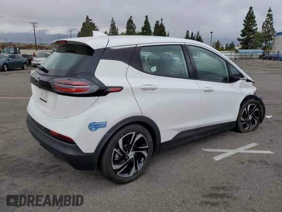 2022 Chevrolet Bolt EV 2LT z VIN 1G1FX6S06N4103261, wystawiony jako Copart lot #81227723 z przebiegiem 42 572 mil mil oraz . Historia ofert i sprzedaży dostępna na DreamBid. Obrazek 3.