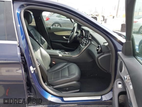 ✅ 2018 Mercedes-Benz C 350e • VIN: 55SWF4HB2JU270404 • Lot: 42346589. Wystawiony na IAAI z przebiegiem 87 320 mil. Bezpłatny archiwum sprzedaży aukcyjnych z USA i szczegółowy raport historii pojazdu na DreamBid. Zdjęcie 5.